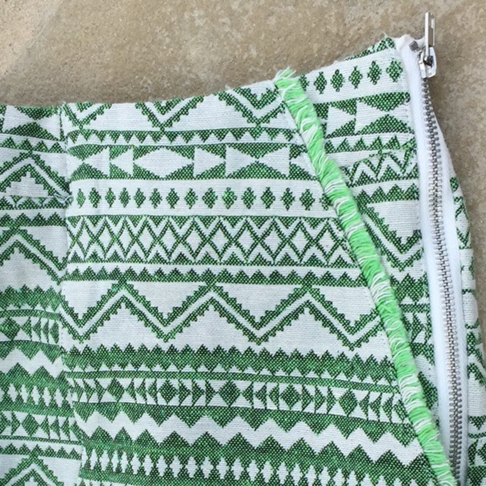 Ethereal Green & Cream Brocade Shorts.18153 - Picture 4 of 4